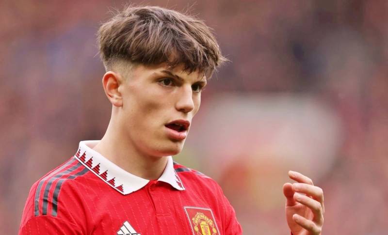 Cầu Thủ Trẻ Tiềm Năng – Những Viên Ngọc Thô Đang Chờ Tỏa Sáng 4 Từ học viện ra ánh sáng – Hành trình không chỉ là bóng đá